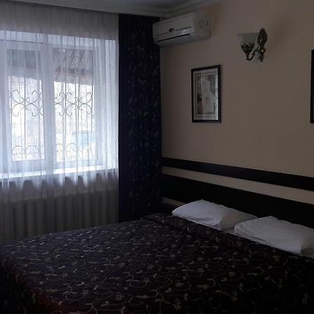 אלמטי Salem On Tulebaeva Street Hotel מראה חיצוני תמונה