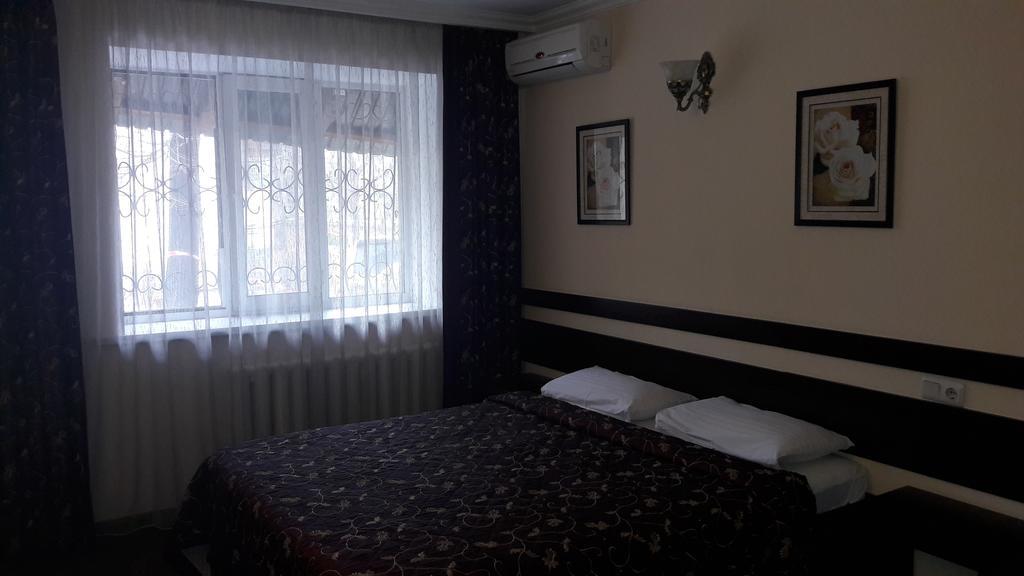 אלמטי Salem On Tulebaeva Street Hotel מראה חיצוני תמונה